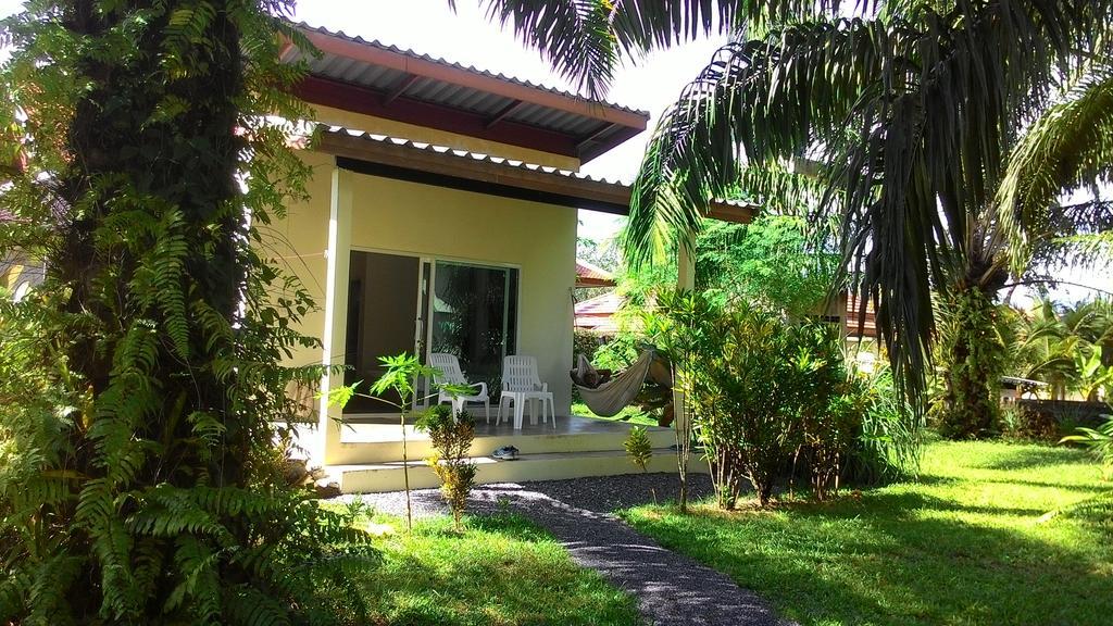 Villa Aathid Garden Khao Lak Habitación foto