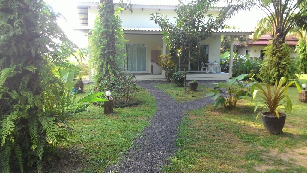 Villa Aathid Garden Khao Lak Habitación foto