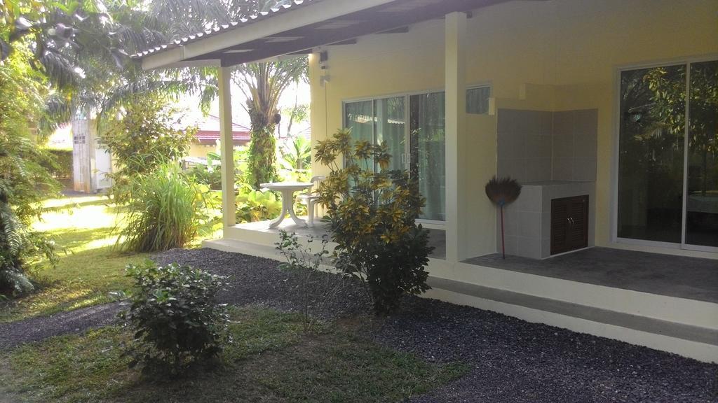 Villa Aathid Garden Khao Lak Habitación foto