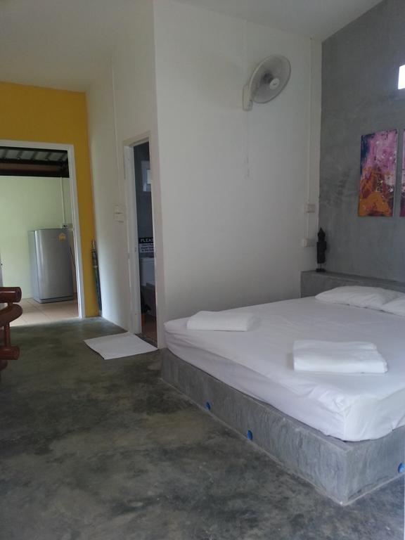 Villa Aathid Garden Khao Lak Habitación foto